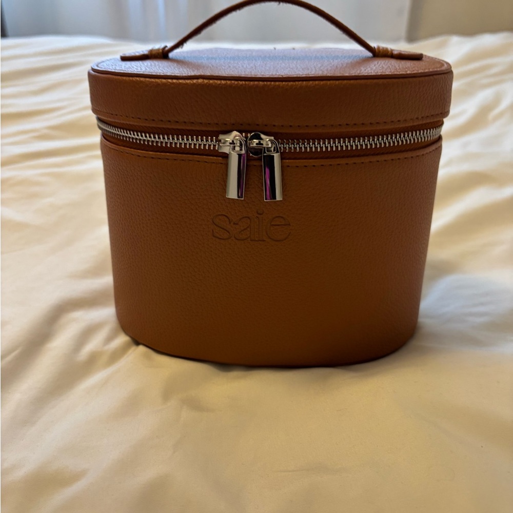 Saie Vanity Case Makeup Bag/ Travel
Cosmetic Bag -Brown . PRICE IS FIRM - Picture 2 of 15